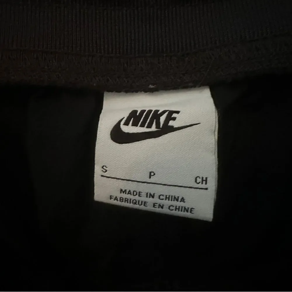 Nike womens Sportswear Essential Woven High-Waisted Curve Pants